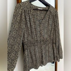 5 Women’s Neutral Tones Dressy Tops